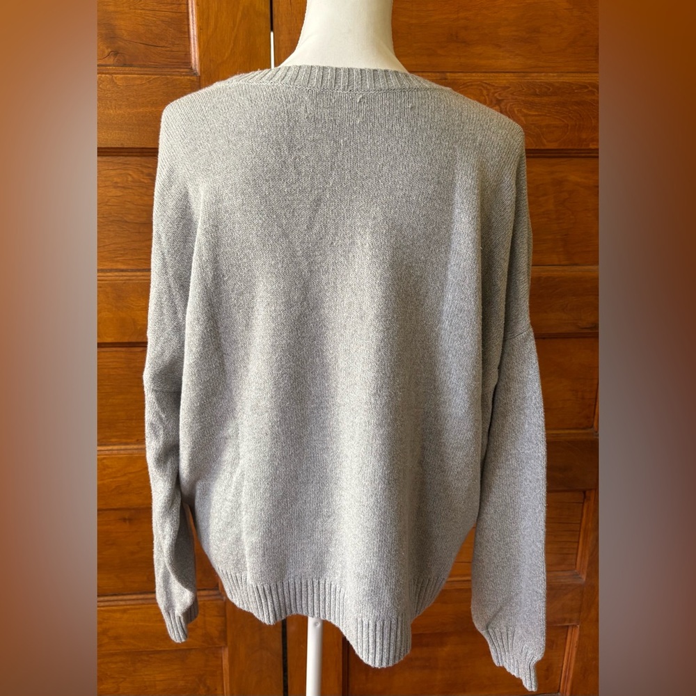Hollister Teddy Bear Crew Neck Sweater in light heather grey - Picture 3 of 6